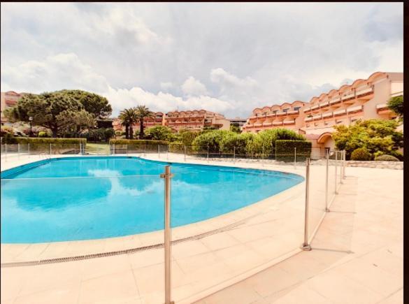 Apartment Secured Parc Velusine With Private Parking, Terrace, Pools And Tennis Courts.